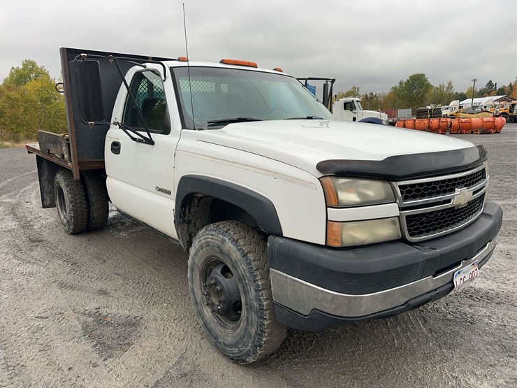 2006-chevrolet-silverado-3500-image-3