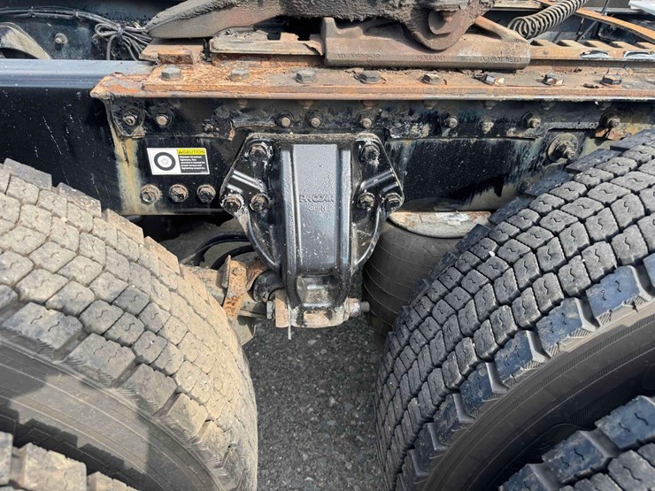2016-kenworth-t880-image-17