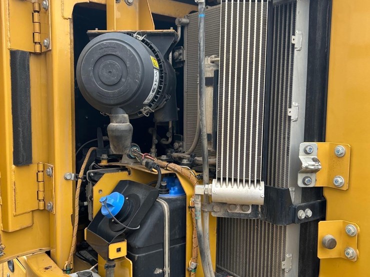 2020-caterpillar-315f-lcr-image-14