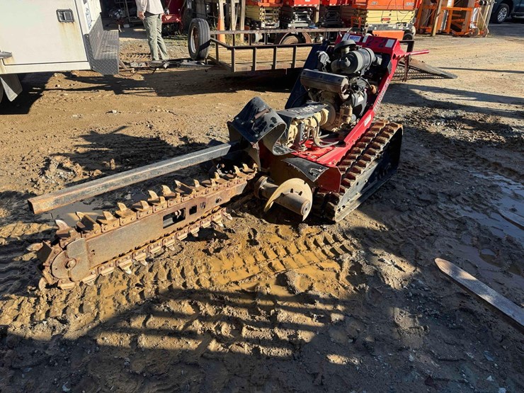 2015-baretto-2024tk-36"-track-trencher-image-1
