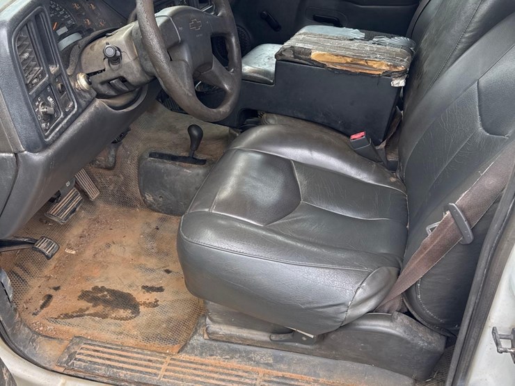 2003-chevrolet-2500hd-image-17