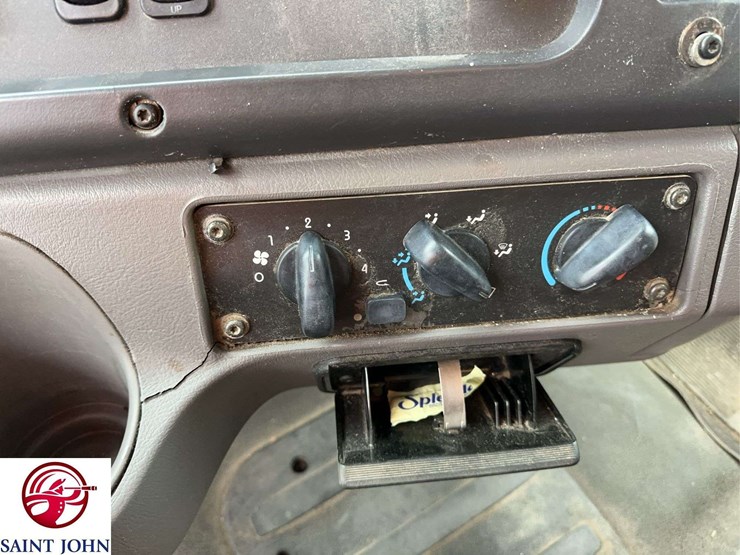 2014-freightliner-114sd-image-26