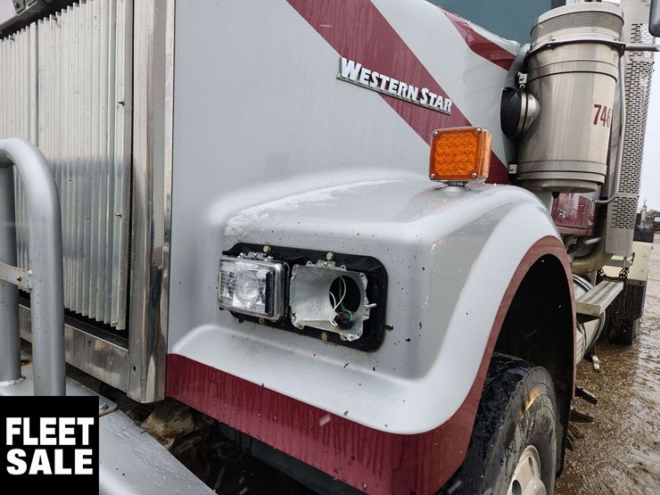 2015-western-star-4900-image-12