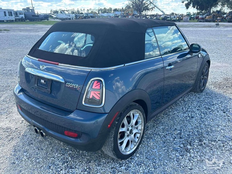 2009-mini-cooper-hatchback-image-3