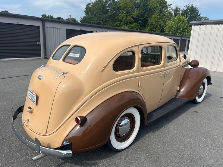 1938-plymouth-4-door-sedan-image-3