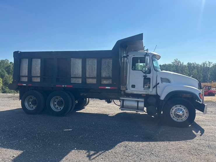 2003-mack-granite-cv713-image-11