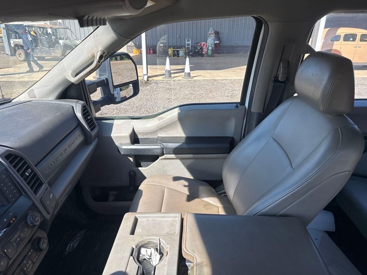 2020-ford-f350-xl-image-30