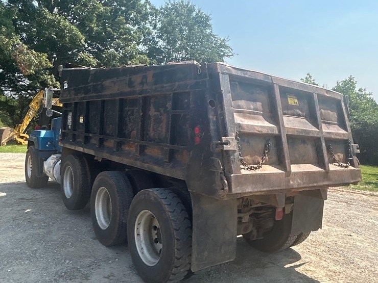 1996-mack-rd690s-image-3