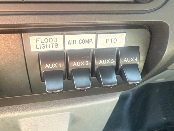 2016-ford-f550-image-31