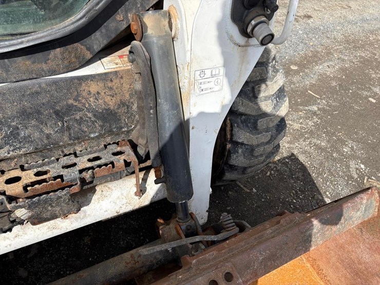 2016-bobcat-s570-image-6