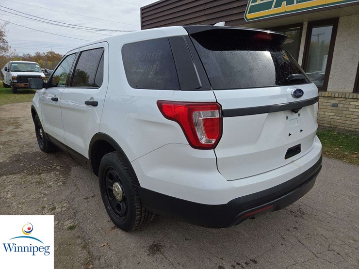 2016-ford-explorer-image-4