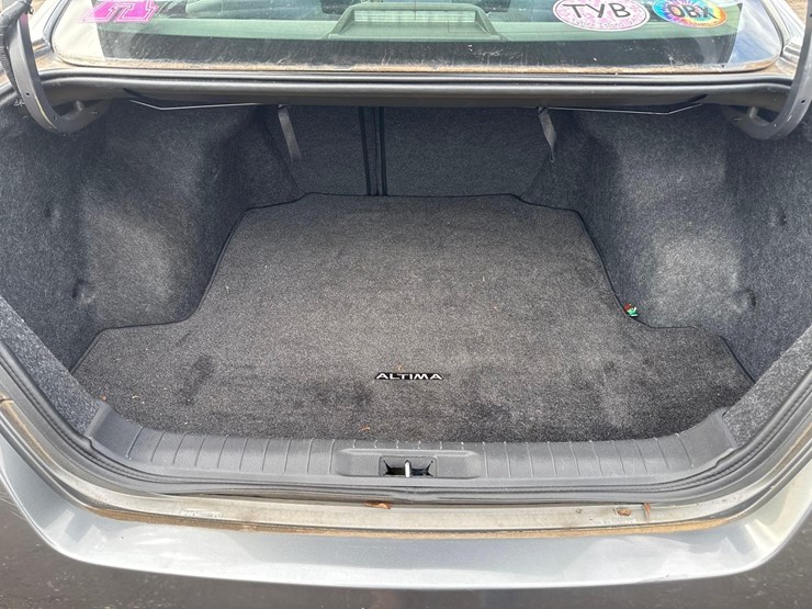 2015-nissan-altima-passenger-car-image-11