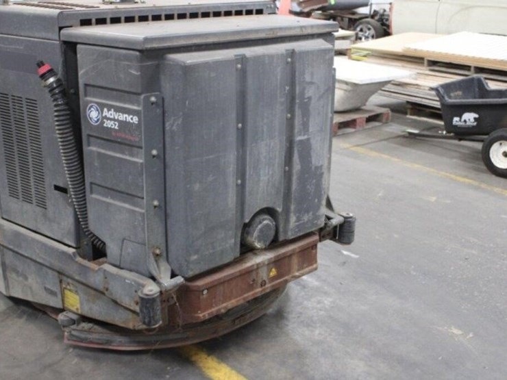 nilfisk-advance-floor-scrubber-image-5
