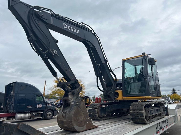 2024-john-deere-85-image-41