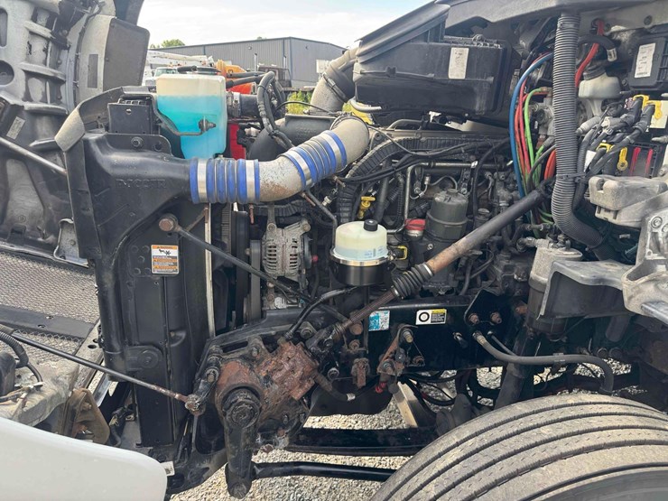 2016-kenworth-t880-image-21