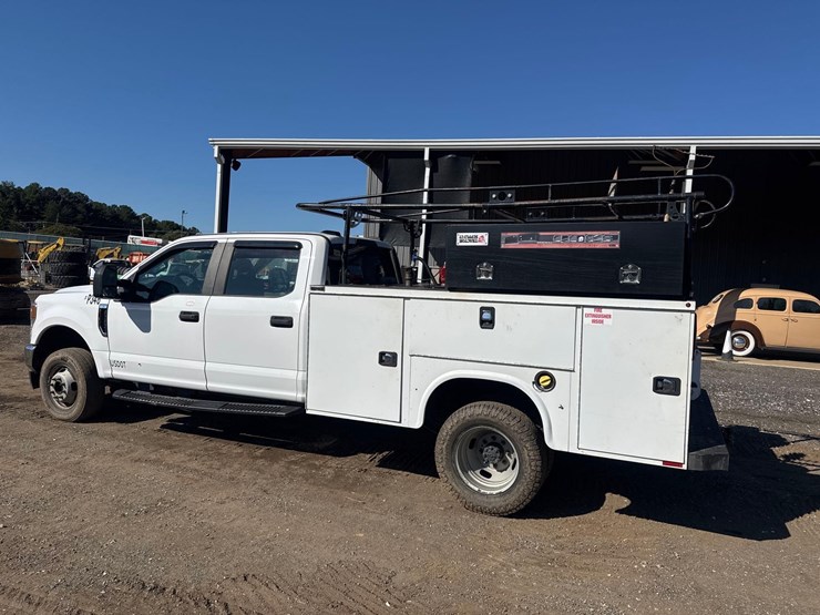 2020-ford-f350-xl-image-3