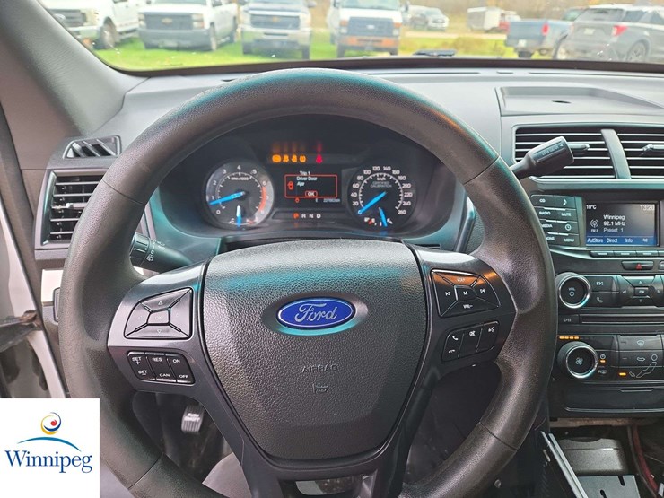2016-ford-explorer-image-18