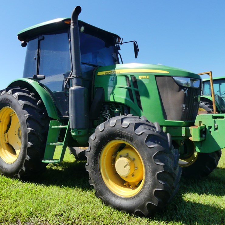 JOHN DEERE 6135E