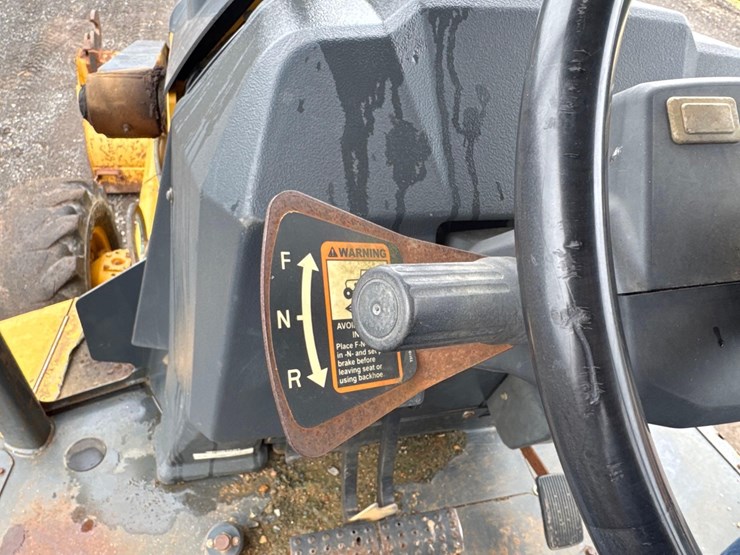 2016-deere-310l-image-27