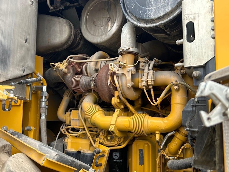 2024-deere-844-p-tier-image-6