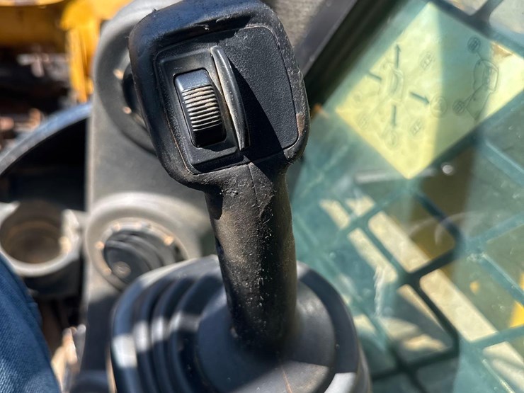 2016-caterpillar-299d2-image-25