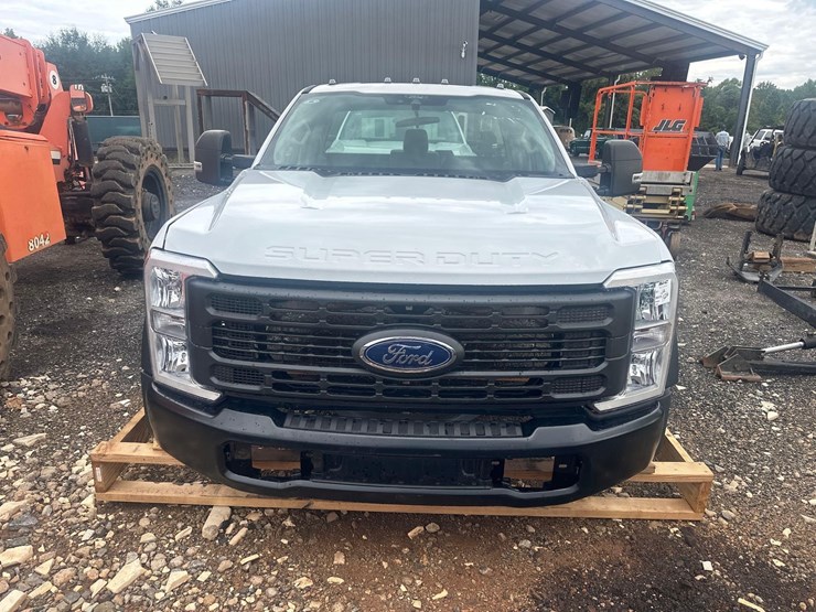 2024-ford-f550-xl-image-2
