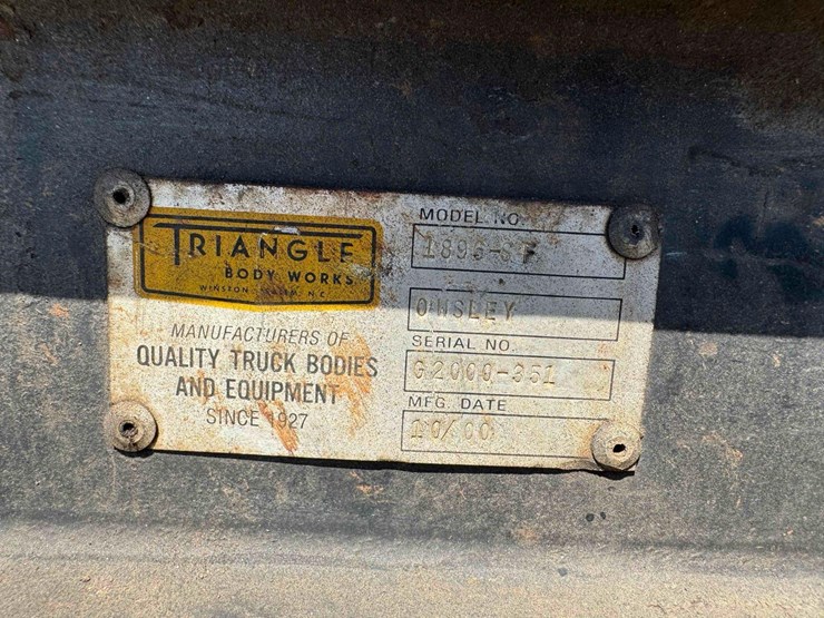 2001-kenworth-t300-image-13