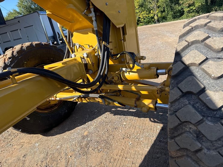 2011-caterpillar-140m2-vhp-plus-image-18
