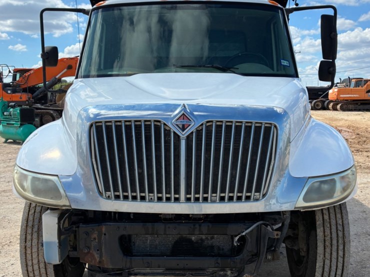 2013-international-durastar-4300-image-2