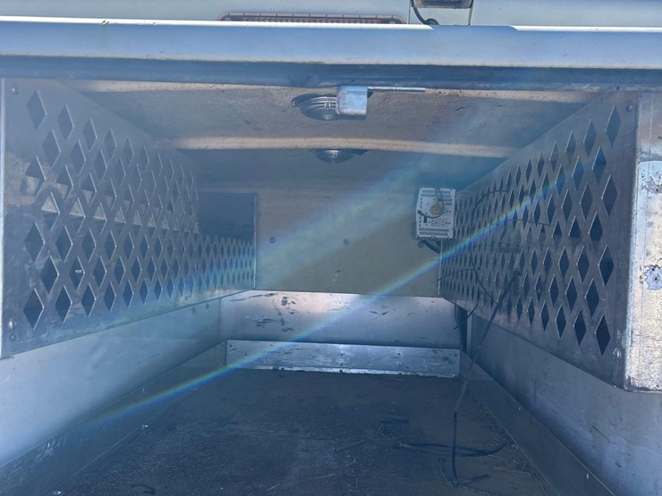 2013-chevrolet-2500-image-19