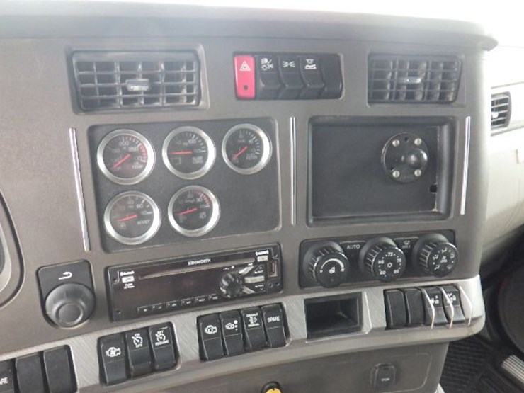 2017-kenworth-t680-image-22