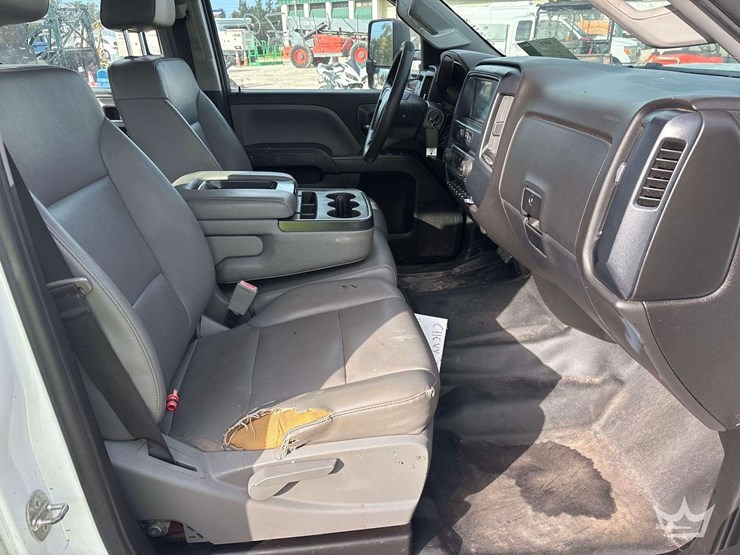2018-chevrolet-silverado-3500-image-17