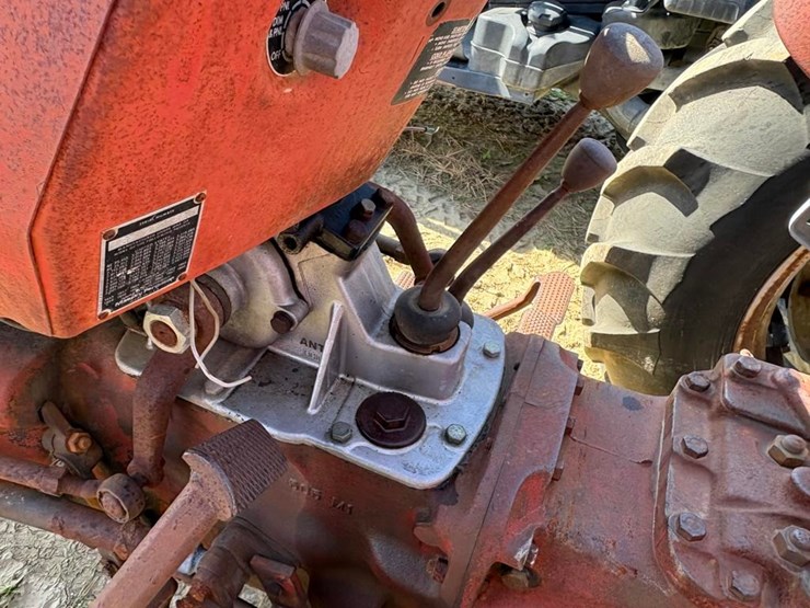 massey-ferguson-235-image-16