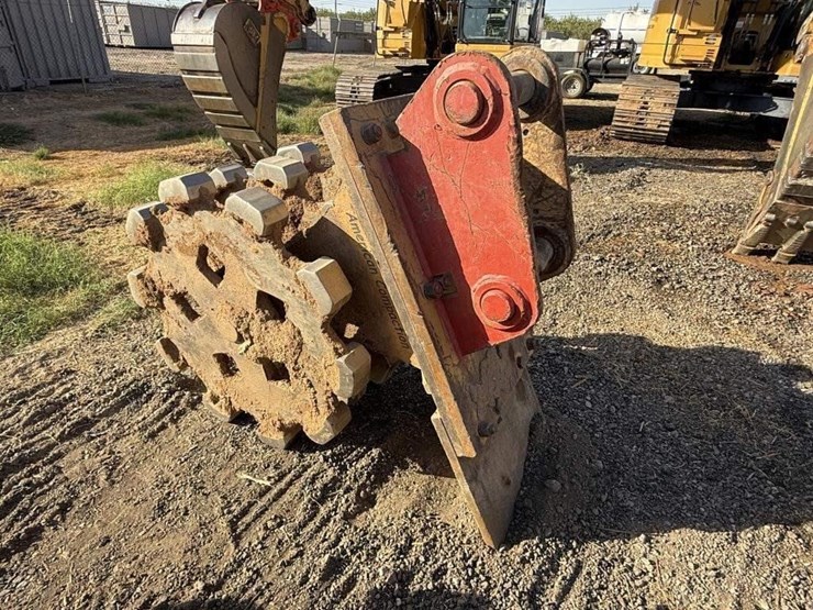 cat-24"-excavator-compaction-wheel-image-1