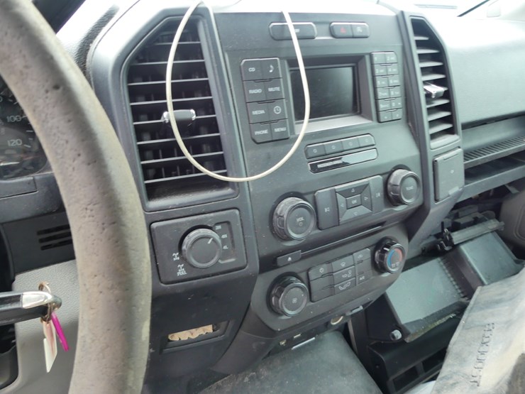 2015-ford-f150-xl-image-12