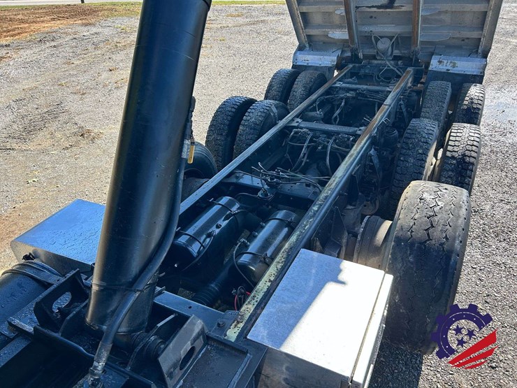 2016-peterbilt-367-image-79