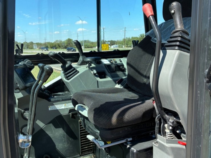 2024-bobcat-e48-image-7