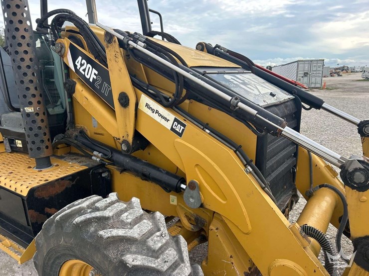 2015-caterpillar-420f2-it-image-27