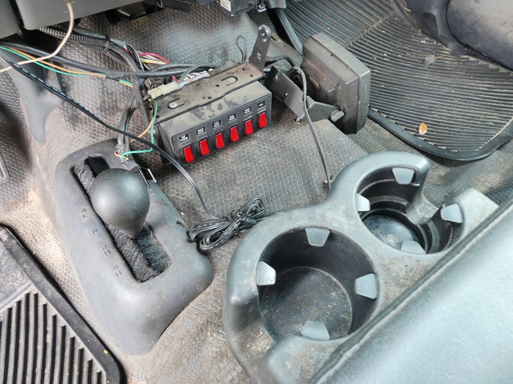2002-chevrolet-3500-image-17