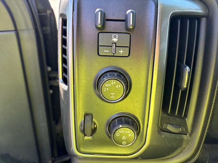 2015-chevrolet-1500-image-44