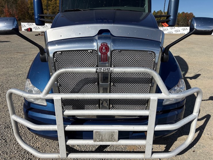 2018-kenworth-t680-image-31
