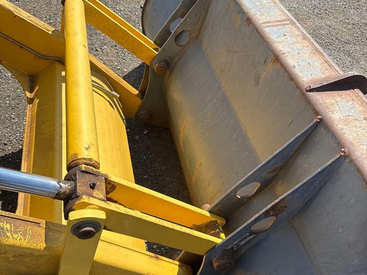 new-holland-lb75b-image-11