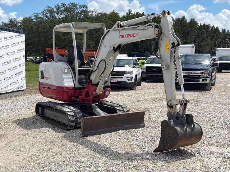 2019-takeuchi-tb235-2-image-2