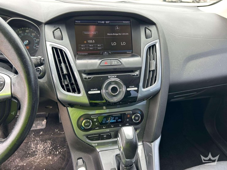 2013-ford-focus-hatchback-image-17