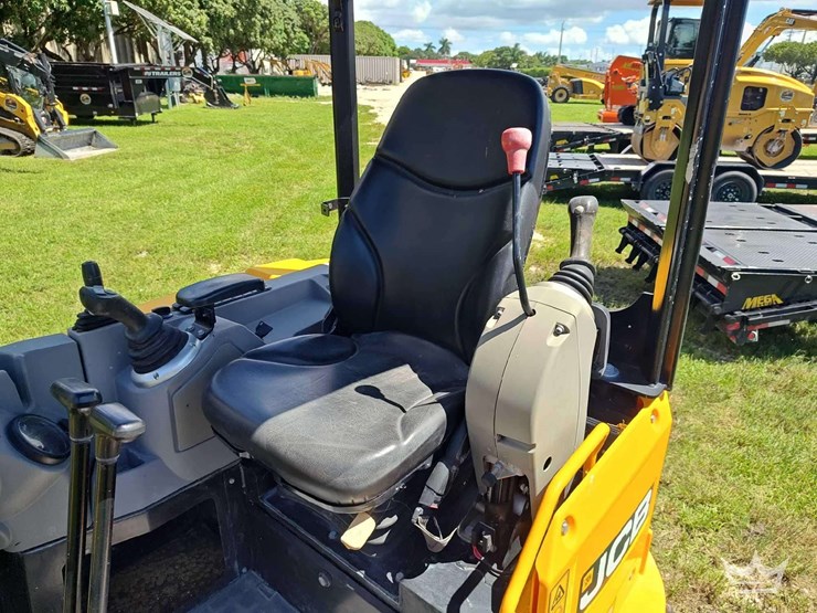 2023-jcb-35z-1-image-13
