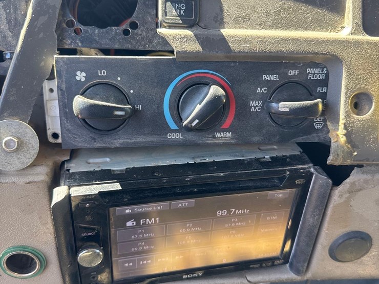 2005-sterling-l9500-image-26