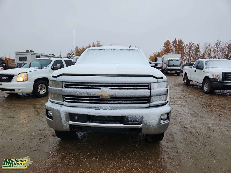 2015-chevrolet-silverado-2500hd-image-2