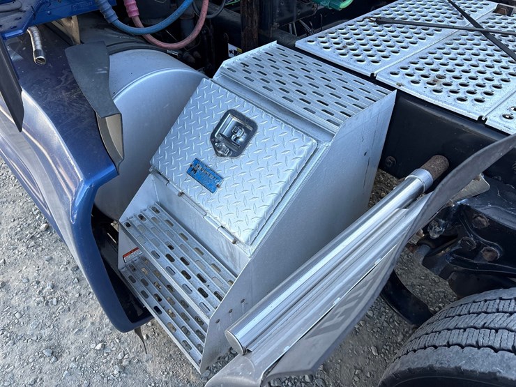 2018-kenworth-t680-image-17
