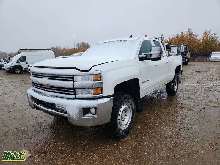 2015-chevrolet-silverado-2500hd-image-1