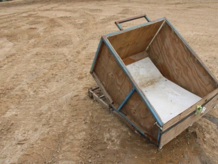 45"-x-36''-x-33"-homemade-livestock-feeder-box-image-9